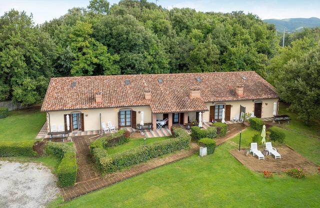 Apartment 'Biancospino' with Shared Pool, Wi-Fi and Air Conditioning