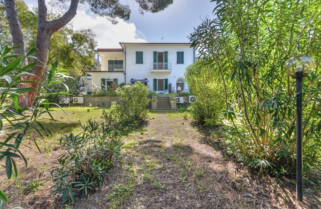 Apartment 'Casa Annameri' with Private Garden, Wi-Fi and Air Conditioning