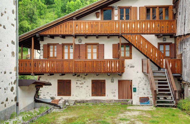 Apartment 'Casa San Giovanni 2 A Vinigo' with Mountain View, Balcony and Wi-Fi