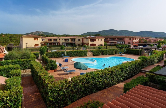 Apartment 'Casa Vacanze Fragola' with Shared Pool, Private Terrace and Air Conditioning