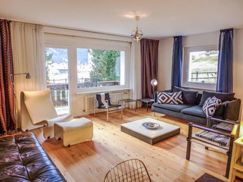 Apartment Chesa Vuorcha by Interhome