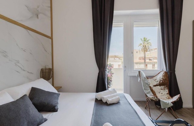 Apartment 'Deluxe One-Bedroom with City View' with Wi-Fi and Air Conditioning