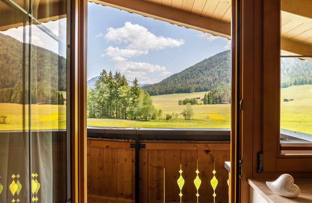 Apartment "Enzian 2" with Mountain View, Balcony & Wi-Fi