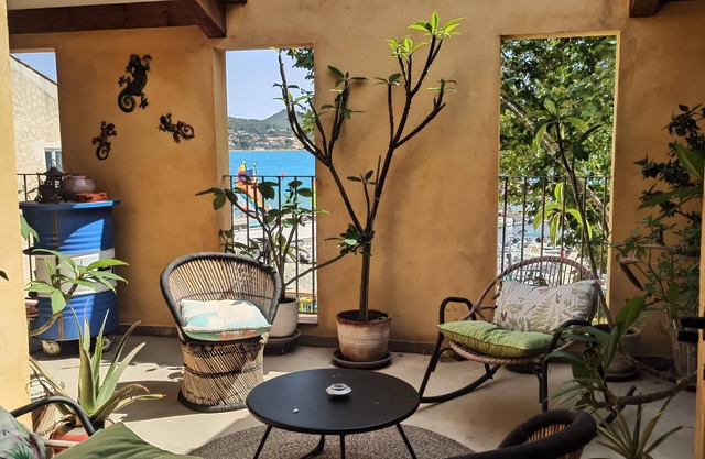 Apartment facing the sea, 1 min from the beach and shops