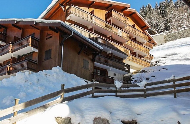 Apartment for 6 in residence in Morzine, ski at the foot of the Nyon cable car