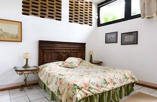 Apartment 'Glicine - Antiche Dimore' with Shared Pool, Wi-Fi and Air Conditioning