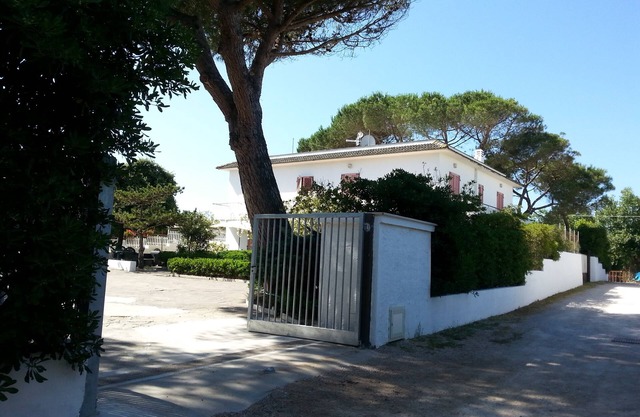 Apartment in Villa Valentini, seafront, Gulf of Gaeta, parking included
