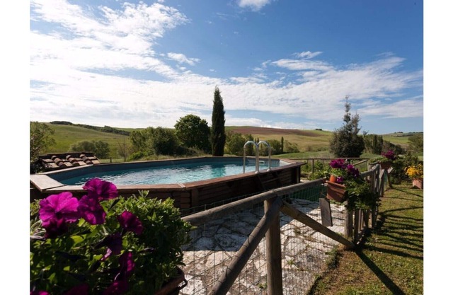 Apartment in Villa With Swimming Pool in the Heart of the Tuscan Hills