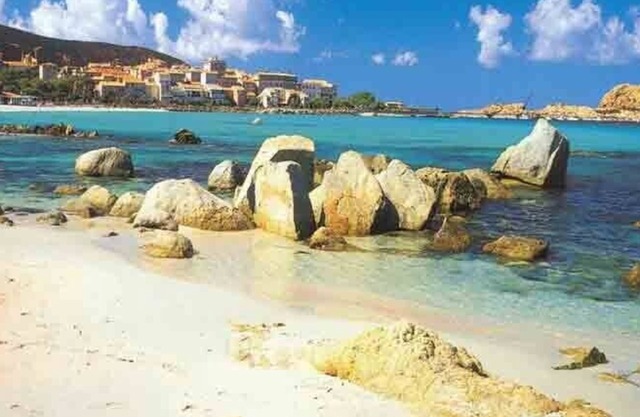 Apartment ideally located in L'Ile Rousse, 200m from the beach