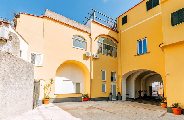 Apartment in historic building in the center and on the sea