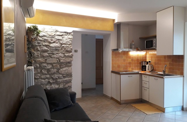 Apartment in restored Rustico directly on the lake, open all year.
