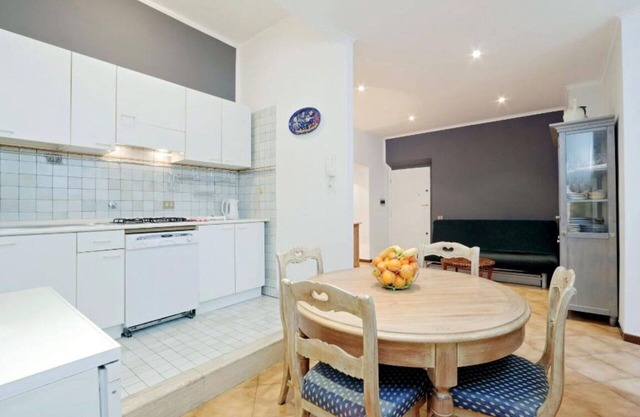 Apartment in Rome with 2 bedrooms sleeps 5