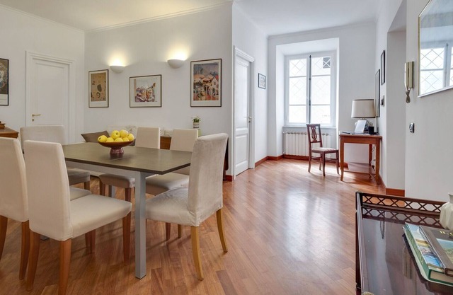 Apartment in Rome with 4 bedrooms sleeps 8