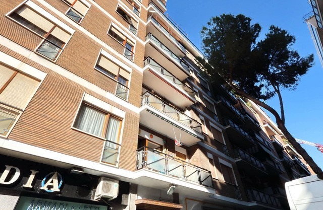Apartment in Rome with 4 bedrooms sleeps 8