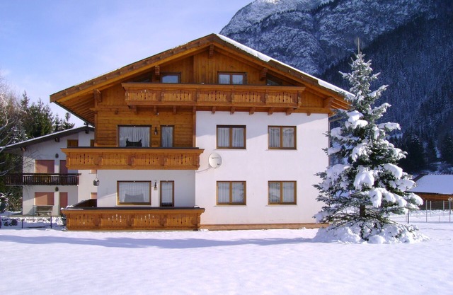 APARTMENT IN THE WHITE MAGIC OF THE DOLOMITES