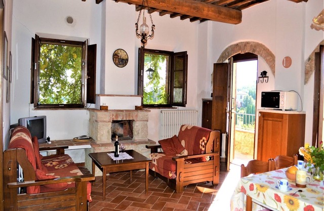 Apartment in Tuscany with Stunning Views