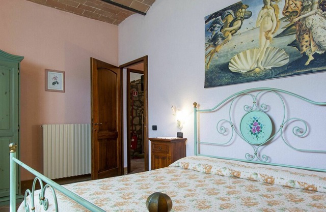 Apartment in villa with pool, A/C, WIFI, TV, terrace, panoramic view, close to San Gimignano