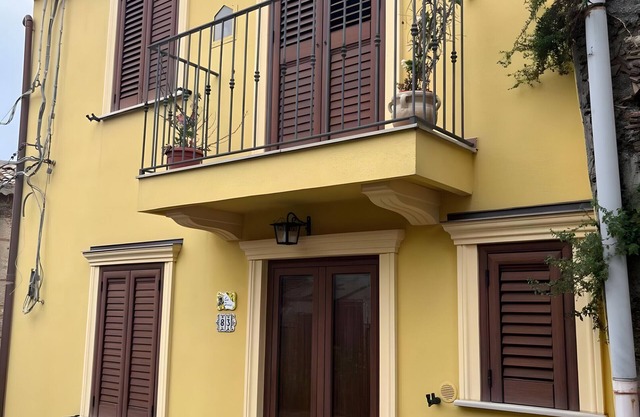 Apartment 'Domenico' with Balcony, Wi-Fi and Air Conditioning