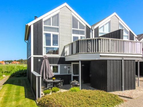 Apartment Jören - 700m from the sea by Interhome