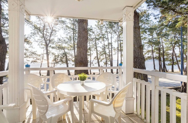 Apartment 'La Cabine - Sea View on the Beach' with Sea View, Shared Pool and Wi-Fi