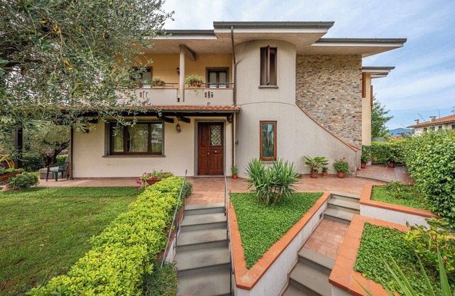 Apartment 'La Casa Nel Verde' with Private Terrace, Wi-Fi and Air Conditioning