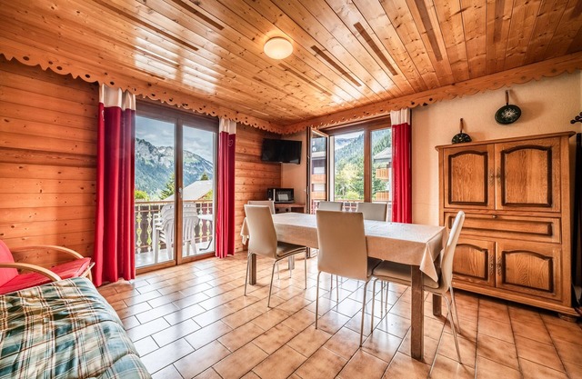Apartment 'La Flèche De Vermeil - 6 Pers' with Mountain View, Balcony and Wi-Fi