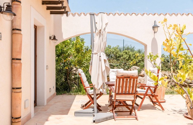 Apartment 'Le 3 Rose - Damasco' with Lake View, Wi-Fi and Air Conditioning