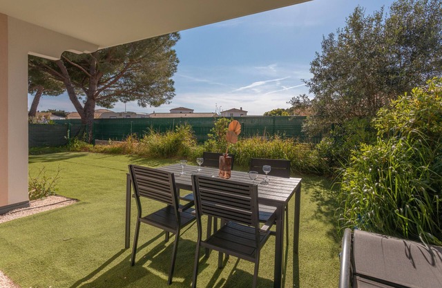 Apartment 'Le Cottage Paisible' with Private Garden and Wi-Fi