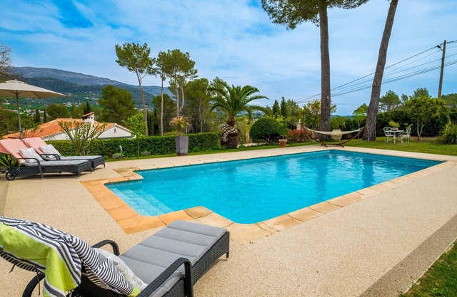 Apartment 'Le Mas Des Pins' with Mountain View, Wi-Fi and Air Conditioning