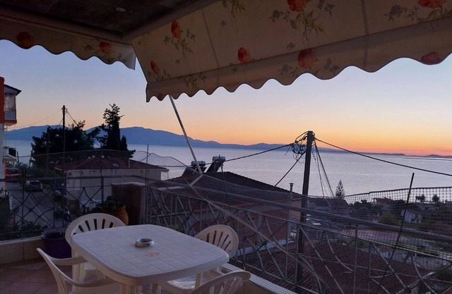 Apartment 'Menidi' with Sea View, Wi-Fi and Air Conditioning