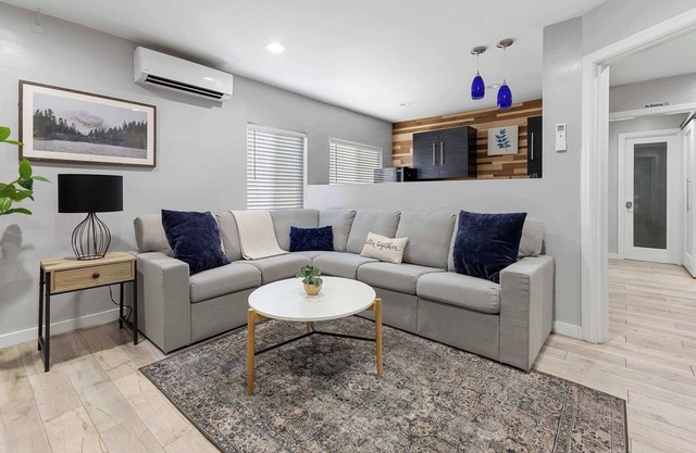Apartment on 38th- Vibrant, Urban neighborhood