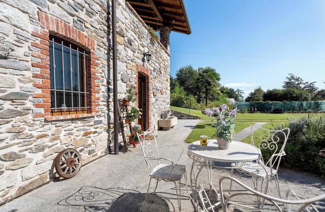 Apartment 'Res Jasmine- Appartamento Yellow' with Mountain View, Shared Garden and Wi-Fi