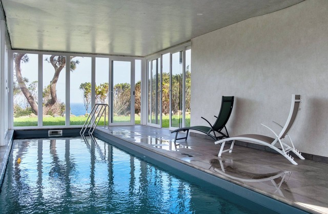 Apartment "Rocha do Mar 2" with Sea View, Shared Pool & Wi-Fi
