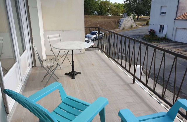 Apartment 'Studio Centre Du Château' with Balcony and Wi-Fi