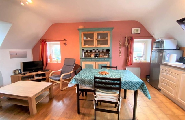 Apartment SEA VIEW in the center of TREGASTEL, 600m from the beach