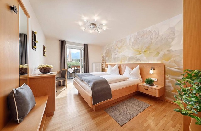 Apartment 'Stöckerhof Blume' with Mountain View, Shared Pool and Wi-Fi