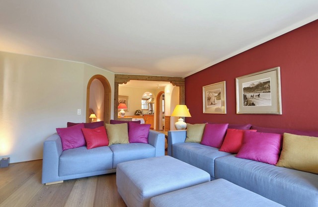 Apartment Üerts - High-Quality Apartment with Balcony and View in Champfèr