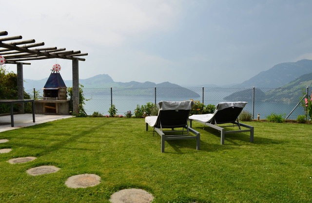 Apartment Vierwaldstättersee with a breathtaking view and a large garden