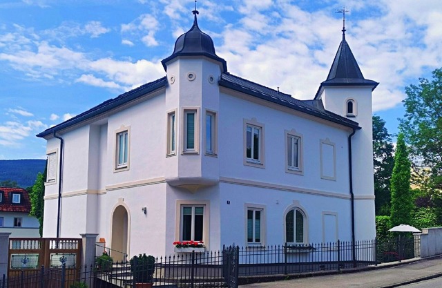 Apartment 'Villa Karlsbach' with Mountain View, Shared Garden and Wi-Fi