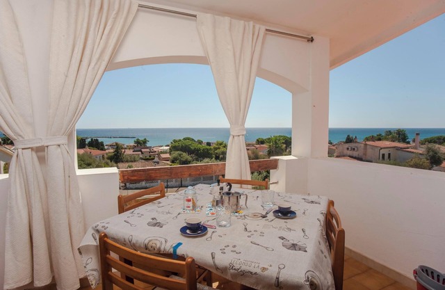 Apartment “Vista Mare” close to the Beach with Sea View, Balcony & Garden