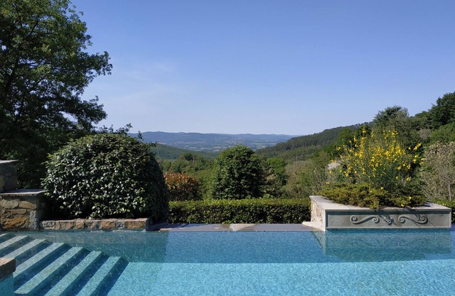 Apartment with swimming-pool in Tuscany, between Arezzo and Florence