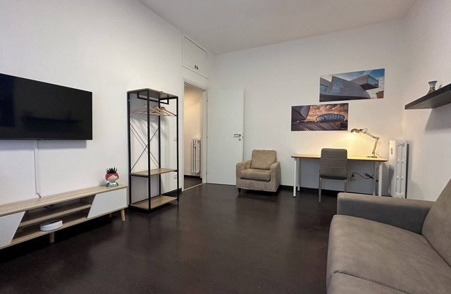 Apartment well connected to the center.