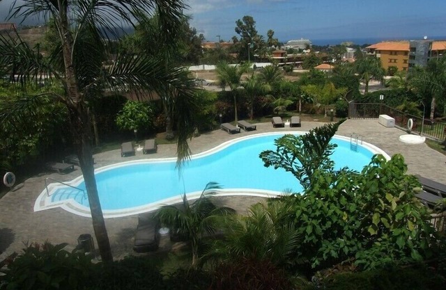 Apartment with great sea and Teide view, with 2 terraces, pool and beautiful gardens