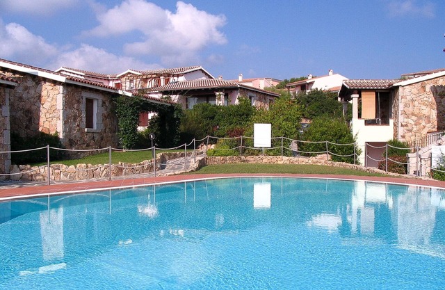 Apartment with garden and wi-fi in residence with swimming pool