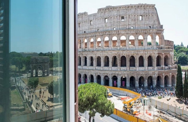 Apartment With Iconic View Of Arch of Constantine, Roman Forum And The Coliseum