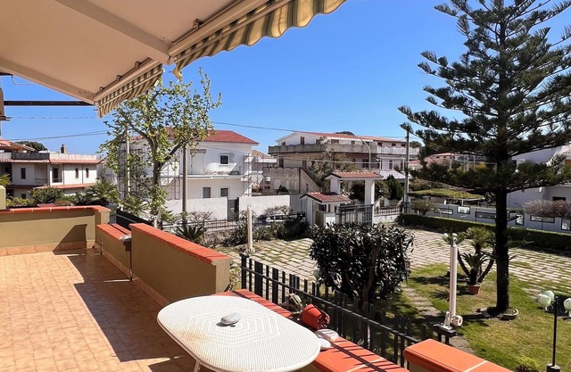 Apartment with Terrace 3-bedroom - Montepaone Lido