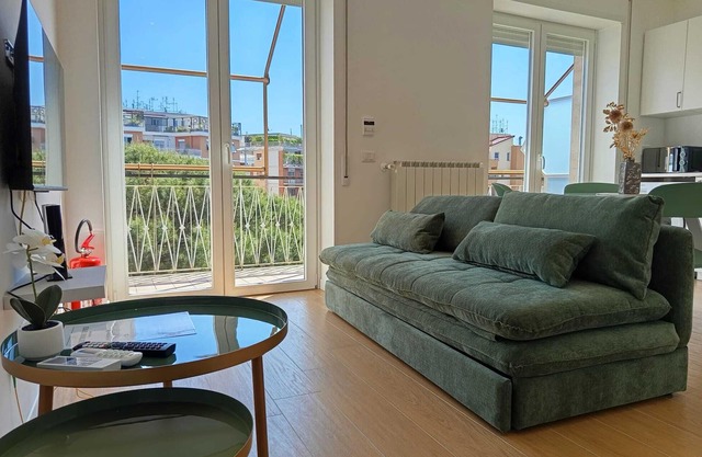 Apartment with metro and market under the house, close to the Vatican, pet friendly!