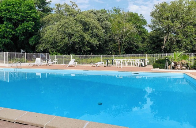 Apartment with pool and tennis, close to beach, 1 bedroom, sleeps 4