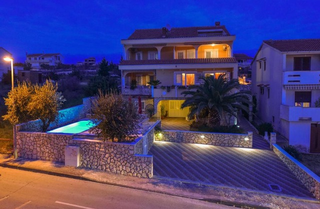 Apartments and rooms with a swimming pool Novalja, Pag - 9334