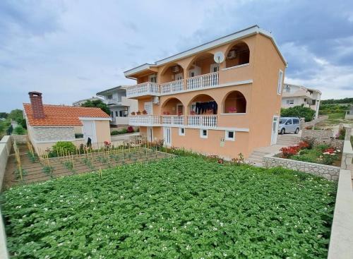 Apartments with parking space Rtina - Miocici, Zadar - 13072